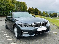 Grau Gebraucht 2020 BMW 320 Luxury Line Kombi | 27.500 € (Fairer Preis)