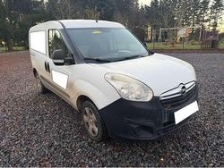 Weiß Gebraucht 2016 Opel Combo Van | 2.199 € (Guter Preis)