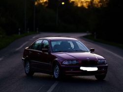 Rot Gebraucht 1998 BMW 318 Limousine | 2.975 €