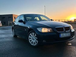 Blau Gebraucht 2008 BMW 320 Limousine | 4.850 € (Guter Preis)