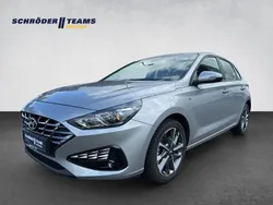 Shimmering silver Gebraucht 2023 Hyundai i30 Trend Limousine | 15.990 € (Guter Preis)