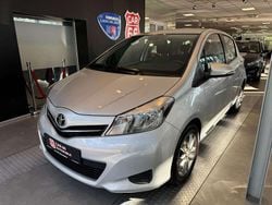 Silber Gebraucht 2014 Toyota Yaris Edition Kleinwagen | 6.990 € (Guter Preis)