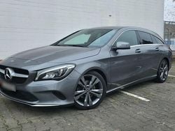 Grau Gebraucht 2018 Mercedes CLA220 Shooting Brake Kombi | 19.500 € (Guter Preis)