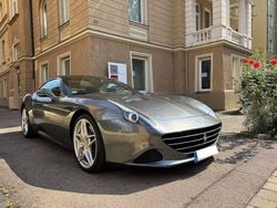 Grau Gebraucht 2017 Ferrari California Cabrio | 125.000 €