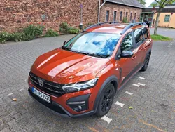 Rot Gebraucht 2022 Dacia Jogger Extreme Van / Kleinbus | 17.500 € (Fairer Preis)