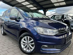 Blau Gebraucht 2018 VW Touran Highline Van / Kleinbus | 11.700 € (Fairer Preis)