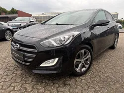 Schwarz Gebraucht 2016 Hyundai i30 Passion Limousine | 9.699 € (Fairer Preis)