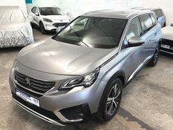 Grau Gebraucht 2019 Peugeot 5008 Van / Kleinbus | 19.490 € (Fairer Preis)