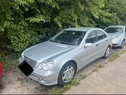 Silber Gebraucht 2005 Mercedes C200 Limousine | 2.499 €