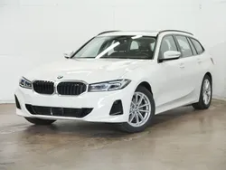 Weiß Gebraucht 2024 BMW 318 Comfort Edition Limousine | 33.990 € (Fairer Preis)