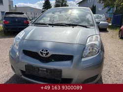 Grau Gebraucht 2009 Toyota Yaris Cool Limousine | 1.850 € (Guter Preis)