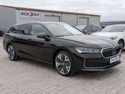 Ebony schwarz metallic Gebraucht 2024 Skoda Superb Selection Kombi | 38.950 € (Guter Preis)