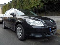 Schwarz Gebraucht 2013 Skoda Octavia Ambition Kombi | 4.200 € (Superpreis)