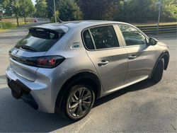 Grau Gebraucht 2021 Peugeot e-208 Kleinwagen | 14.500 € (Superpreis)