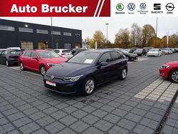 Blau Gebraucht 2021 VW Golf VIII Life Limousine | 22.920 € (Etwas zu teuer)