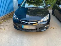 Schwarz Gebraucht 2013 Opel Astra Limousine | 3.500 € (Fairer Preis)