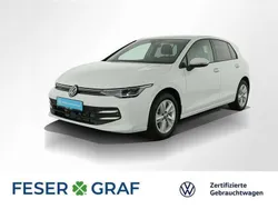 Pure white Gebraucht 2024 VW Golf VIII Life Limousine | 22.940 € (Guter Preis)