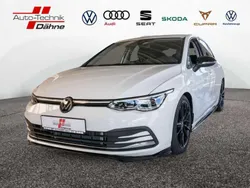 Pure white Gebraucht 2023 VW Golf VIII Active Limousine | 32.880 € (Teuer)