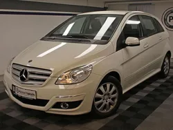 Weiß Gebraucht 2009 Mercedes B200 Van / Kleinbus | 4.990 € (Guter Preis)