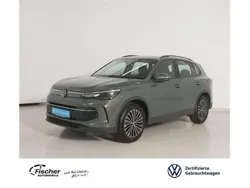 Gruen Gebraucht 2024 VW Tiguan Life SUV | 37.480 € (Fairer Preis)