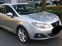 Silber Gebraucht 2011 Seat Ibiza ST Stylance Kombi | 2.900 € (Guter Preis)