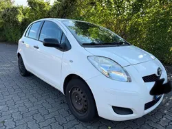 Weiß Gebraucht 2009 Toyota Yaris Cool Limousine | 2.300 € (Guter Preis)
