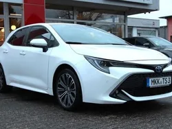 Schneeweiß Gebraucht 2022 Toyota Corolla Team | 24.950 € (Guter Preis)