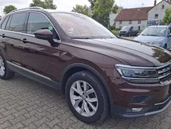 Crimson red metallic Gebraucht 2019 VW Tiguan Highline SUV | 20.999 € (Guter Preis)