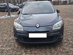 Grau Gebraucht 2009 Renault Mégane III Dynamique Limousine | 2.499 € (Guter Preis)
