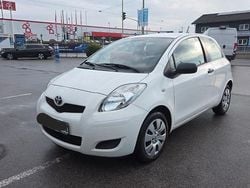 Weiß Gebraucht 2010 Toyota Yaris Limousine | 2.500 € (Guter Preis)