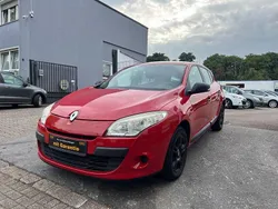 Rot Gebraucht 2010 Renault Mégane III Authentique Limousine | 3.490 € (Fairer Preis)