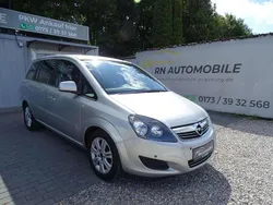Grau Gebraucht 2010 Opel Zafira Edition Van / Kleinbus | 5.990 € (Etwas zu teuer)