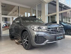 Siliziumgrau Gebraucht 2019 VW Touareg R-line SUV | 48.950 € (Etwas zu teuer)
