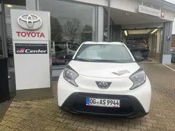Weiß Gebraucht 2024 Toyota Aygo X-play Kleinwagen | 14.995 € (Fairer Preis)