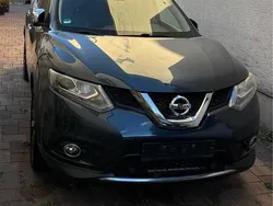 Blau Gebraucht 2015 Nissan X-Trail Tekna SUV | 10.899 €