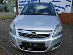Silber Gebraucht 2010 Opel Zafira Edition Van / Kleinbus | 4.490 € (Teuer)