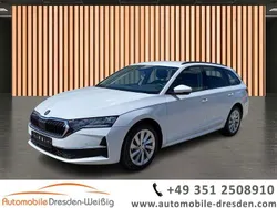 Weiß Gebraucht 2024 Skoda Octavia Selection Kombi | 27.980 € (Guter Preis)