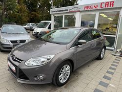 Braun Gebraucht 2012 Ford Focus Titanium Limousine | 8.499 € (Teuer)