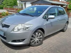 Silber Gebraucht 2010 Toyota Auris Life Limousine | 4.800 € (Guter Preis)