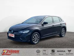 Schwarz (deep black perleffekt) Gebraucht 2024 VW Polo IQ Drive Limousine | 20.679 € (Guter Preis)
