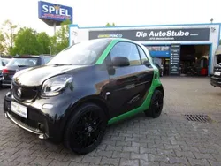 Schwarz grün Gebraucht 2018 Smart ForTwo Electric Drive Prime Coupé | 12.490 €