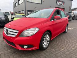 Rot Gebraucht 2014 Mercedes 180 Limousine | 14.999 € (Guter Preis)