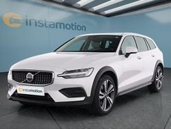 Weiß Gebraucht 2023 Volvo V60 CC Kombi | 35.749 € (Guter Preis)