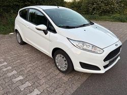 Weiß Gebraucht 2017 Ford Fiesta Trend Kleinwagen | 3.700 €