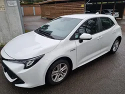 Weiß Gebraucht 2021 Toyota Corolla Comfort Limousine | 19.990 € (Fairer Preis)