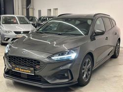 Grau Gebraucht 2020 Ford Focus ST-Line Limousine | 17.900 € (Fairer Preis)