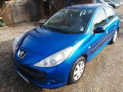 Blau Gebraucht 2011 Peugeot 206+ Basis Kleinwagen | 2.870 € (Fairer Preis)