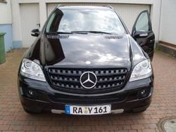 Schwarz Gebraucht 2006 Mercedes ML280 SUV | 3.200 €