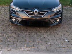 Schwarz Gebraucht 2016 Renault Mégane III Intens Limousine | 10.000 € (Etwas zu teuer)
