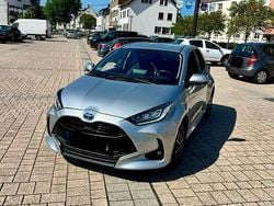 Silber Gebraucht 2022 Toyota Yaris Hybrid Team Limousine | 17.800 € (Guter Preis)